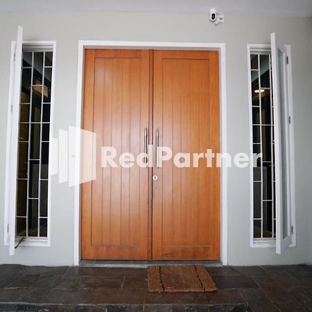 ג'קרטה Tomang Gelong Guest House Syariah Mitra Reddoorz מראה חיצוני תמונה