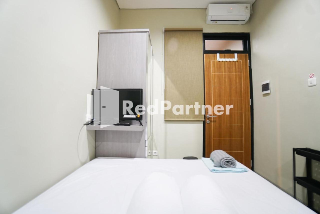 ג'קרטה Tomang Gelong Guest House Syariah Mitra Reddoorz מראה חיצוני תמונה