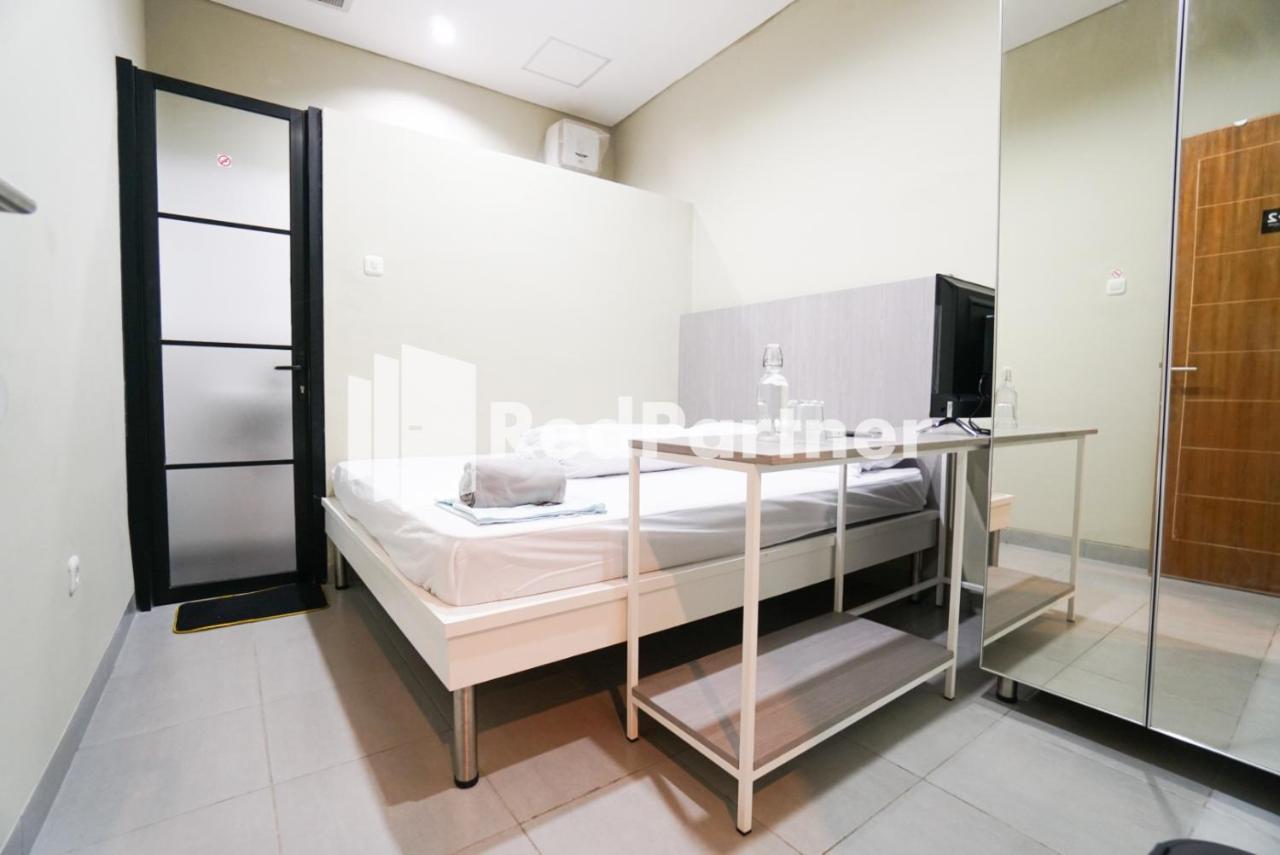 ג'קרטה Tomang Gelong Guest House Syariah Mitra Reddoorz מראה חיצוני תמונה