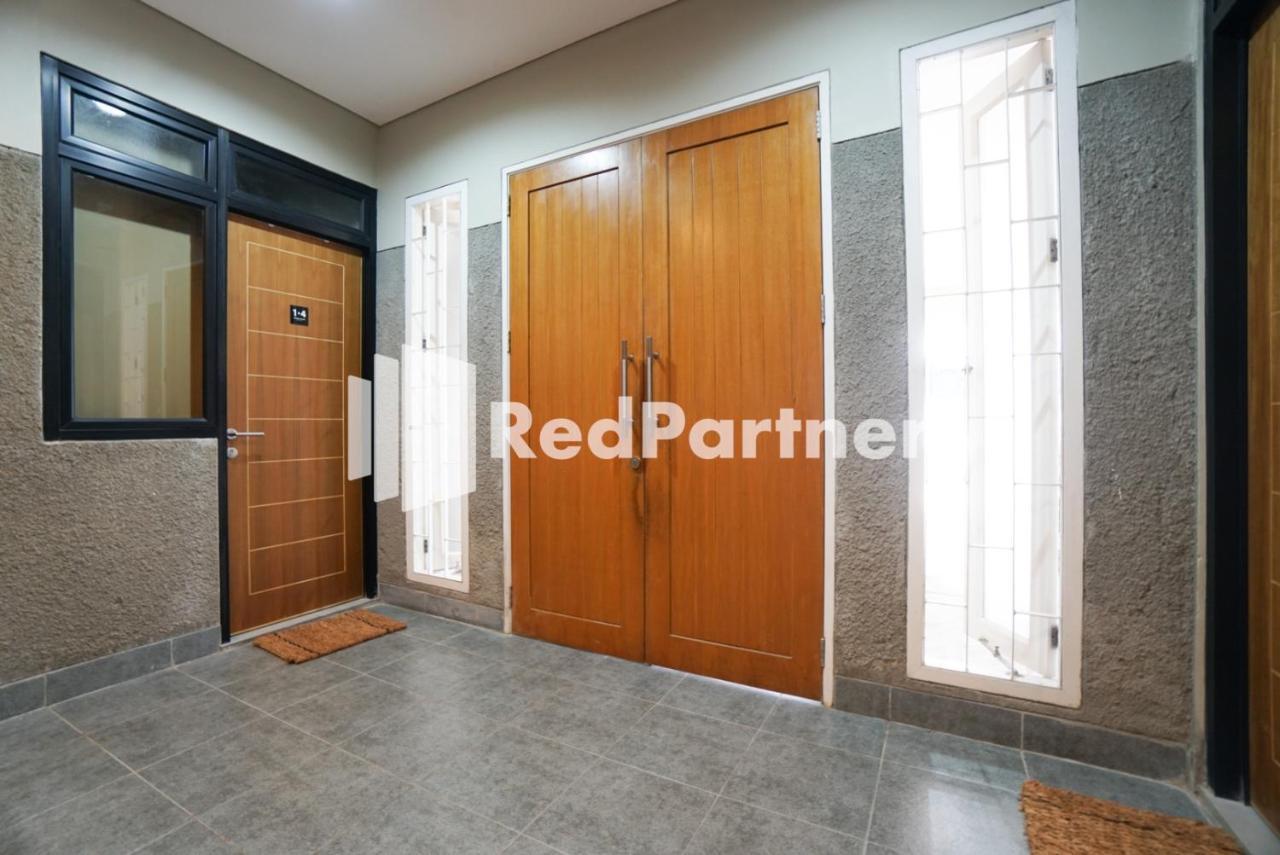 ג'קרטה Tomang Gelong Guest House Syariah Mitra Reddoorz מראה חיצוני תמונה