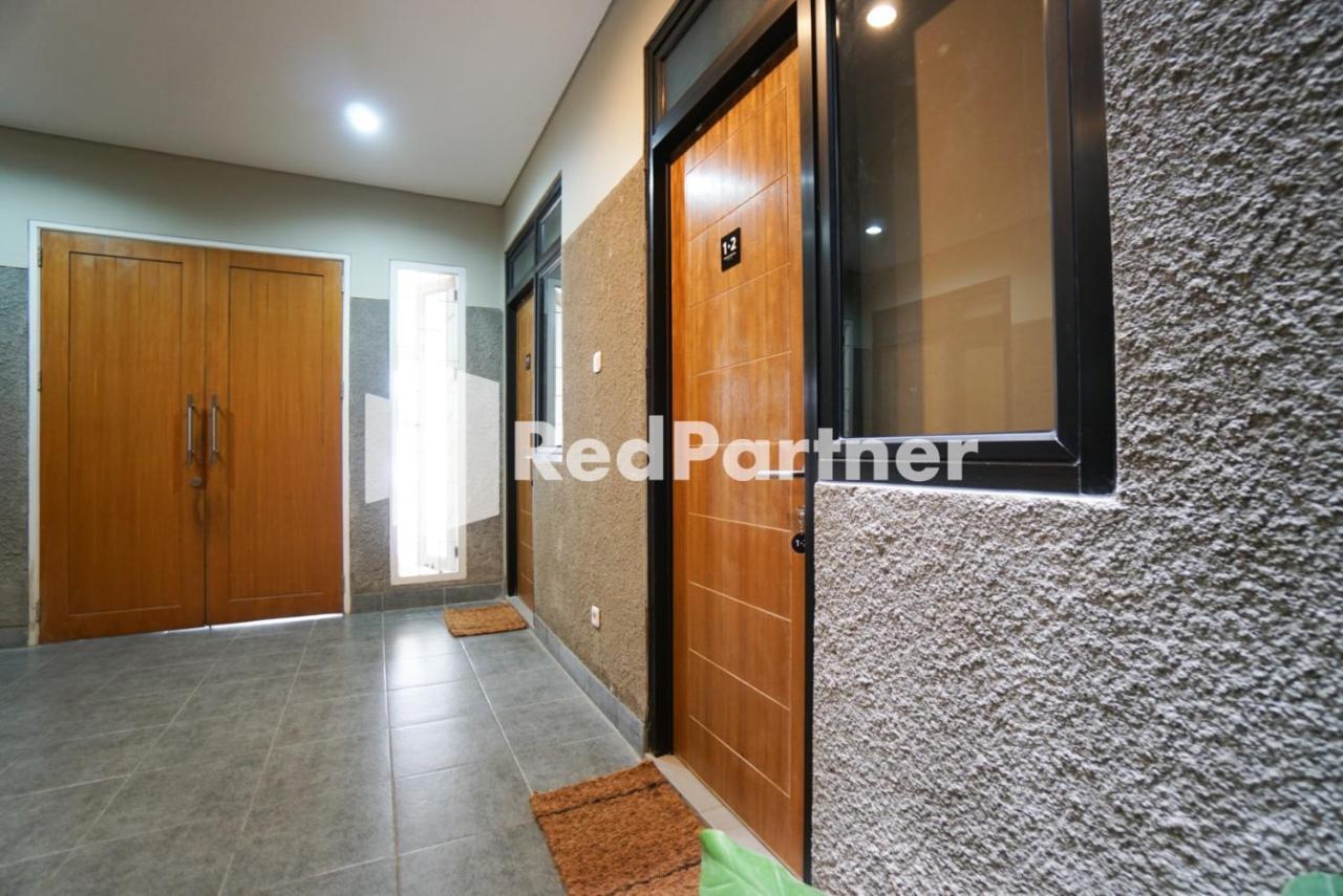 ג'קרטה Tomang Gelong Guest House Syariah Mitra Reddoorz מראה חיצוני תמונה