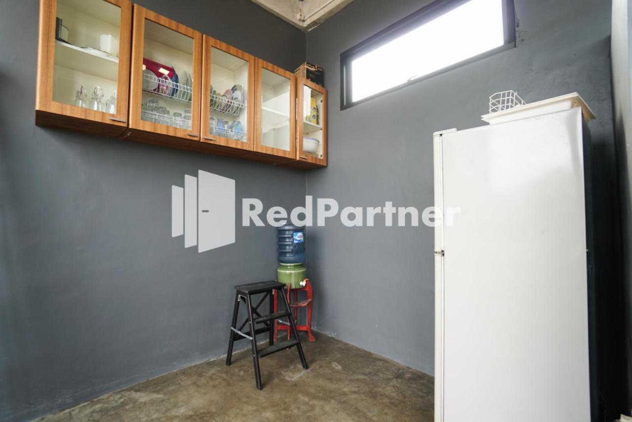 ג'קרטה Tomang Gelong Guest House Syariah Mitra Reddoorz מראה חיצוני תמונה