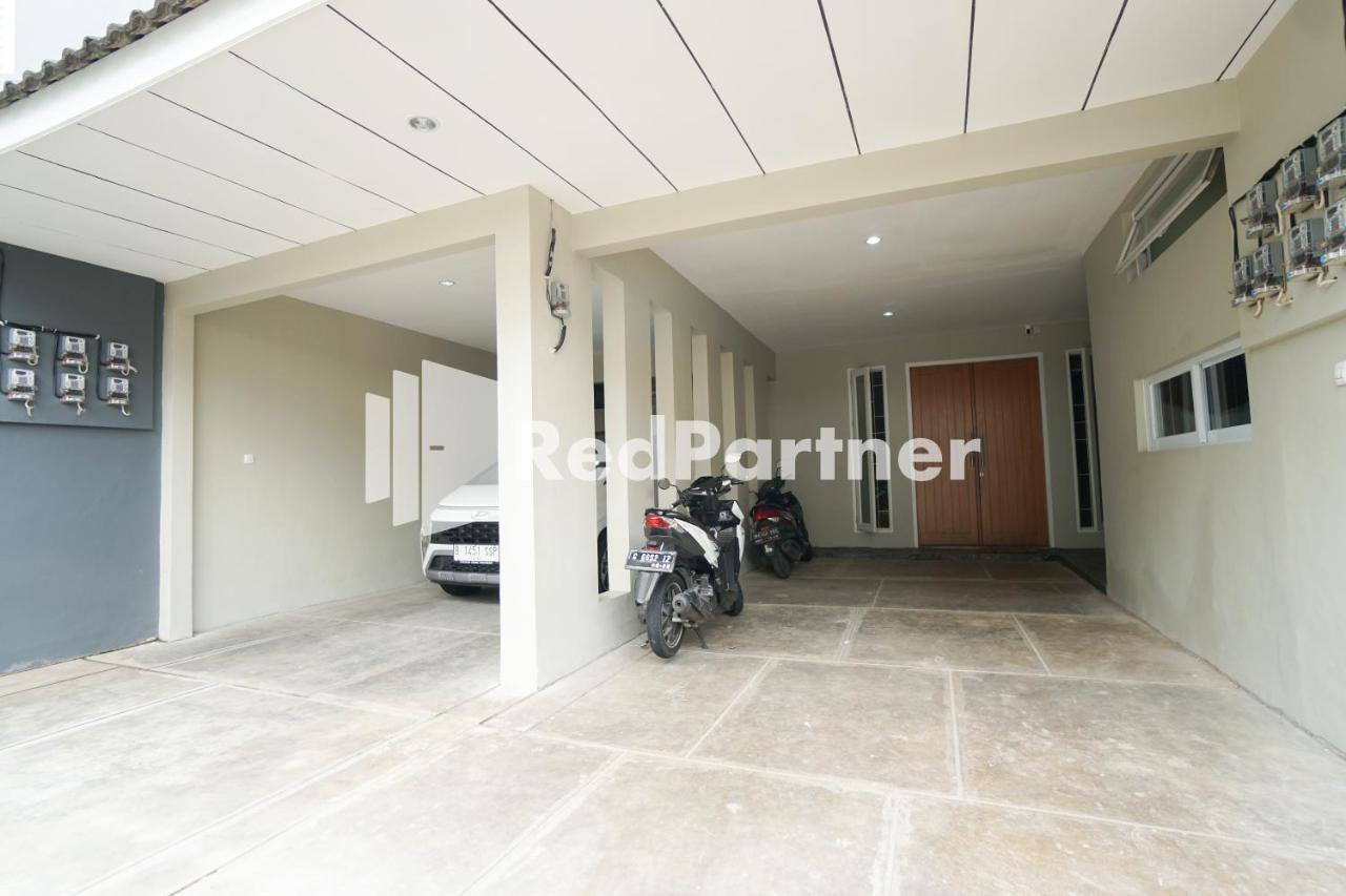 ג'קרטה Tomang Gelong Guest House Syariah Mitra Reddoorz מראה חיצוני תמונה