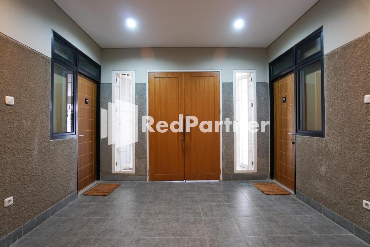 ג'קרטה Tomang Gelong Guest House Syariah Mitra Reddoorz מראה חיצוני תמונה