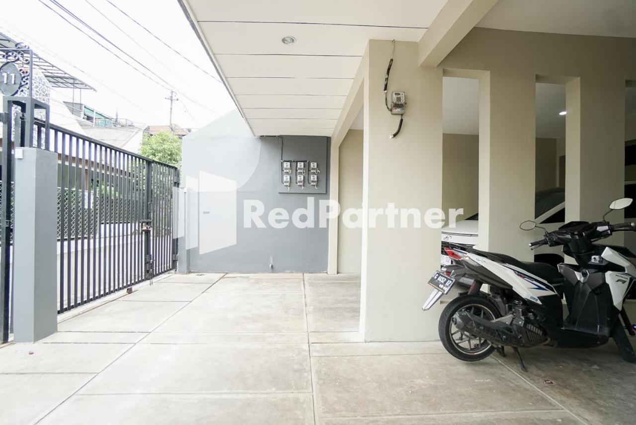 ג'קרטה Tomang Gelong Guest House Syariah Mitra Reddoorz מראה חיצוני תמונה