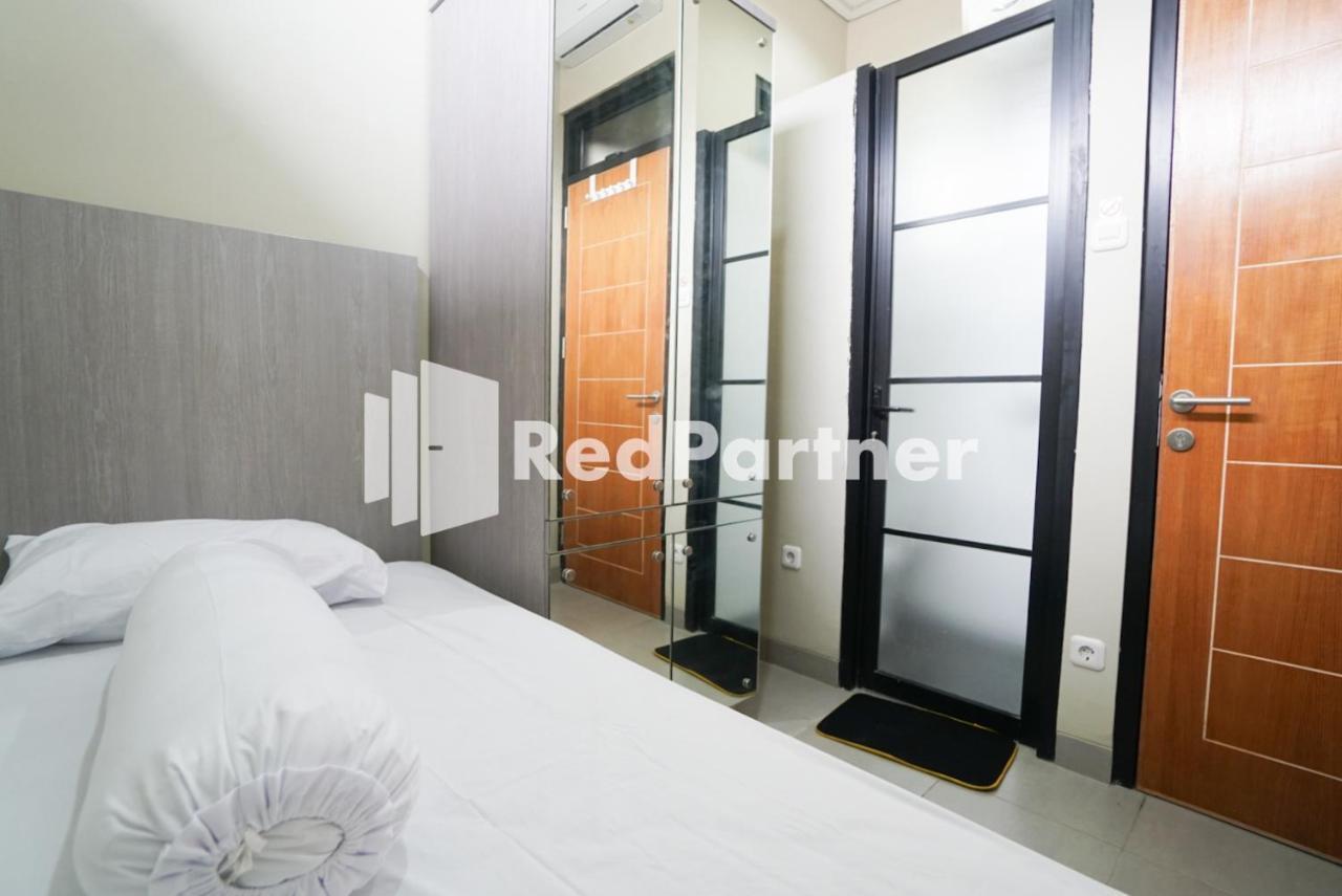 ג'קרטה Tomang Gelong Guest House Syariah Mitra Reddoorz מראה חיצוני תמונה