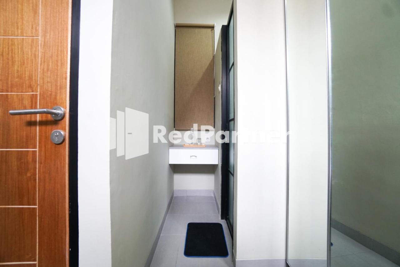 ג'קרטה Tomang Gelong Guest House Syariah Mitra Reddoorz מראה חיצוני תמונה