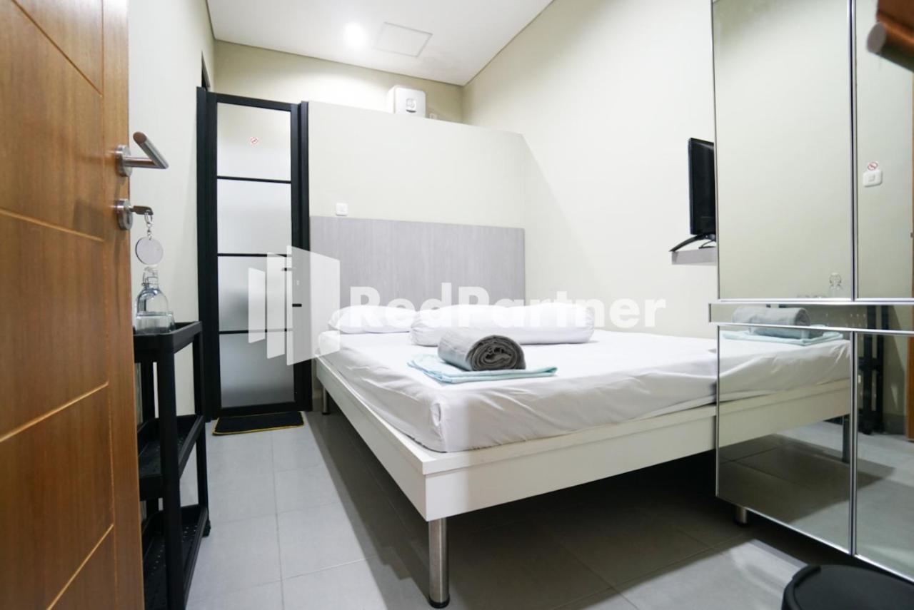 ג'קרטה Tomang Gelong Guest House Syariah Mitra Reddoorz מראה חיצוני תמונה