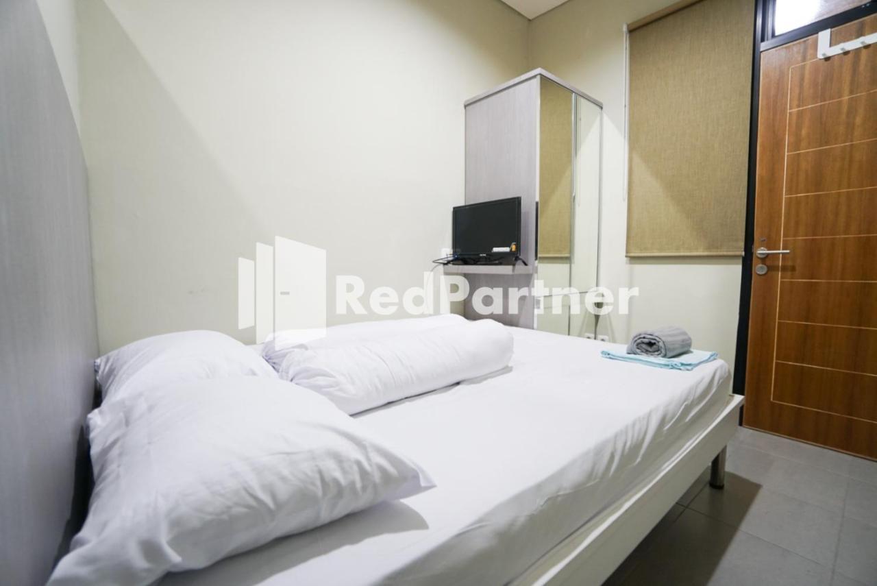 ג'קרטה Tomang Gelong Guest House Syariah Mitra Reddoorz מראה חיצוני תמונה