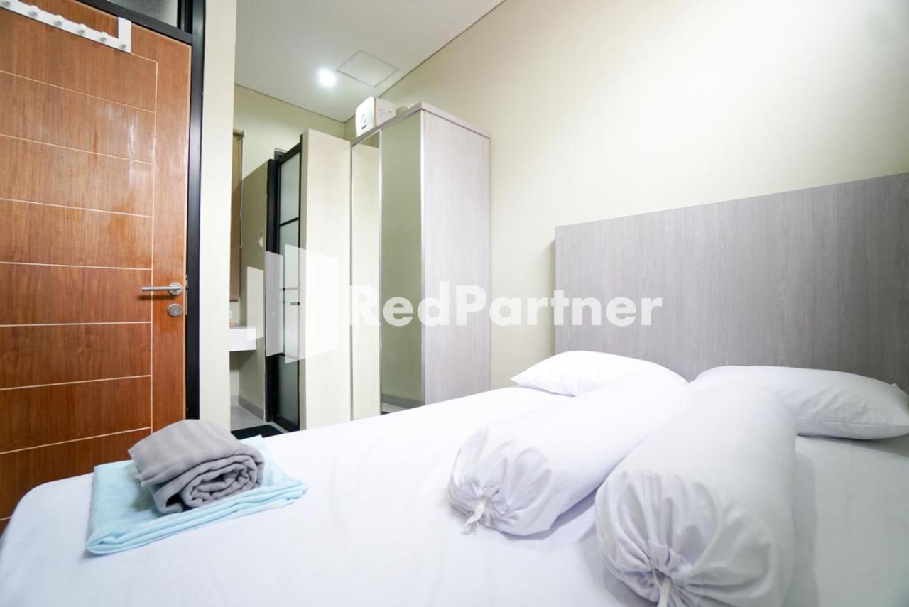 ג'קרטה Tomang Gelong Guest House Syariah Mitra Reddoorz מראה חיצוני תמונה