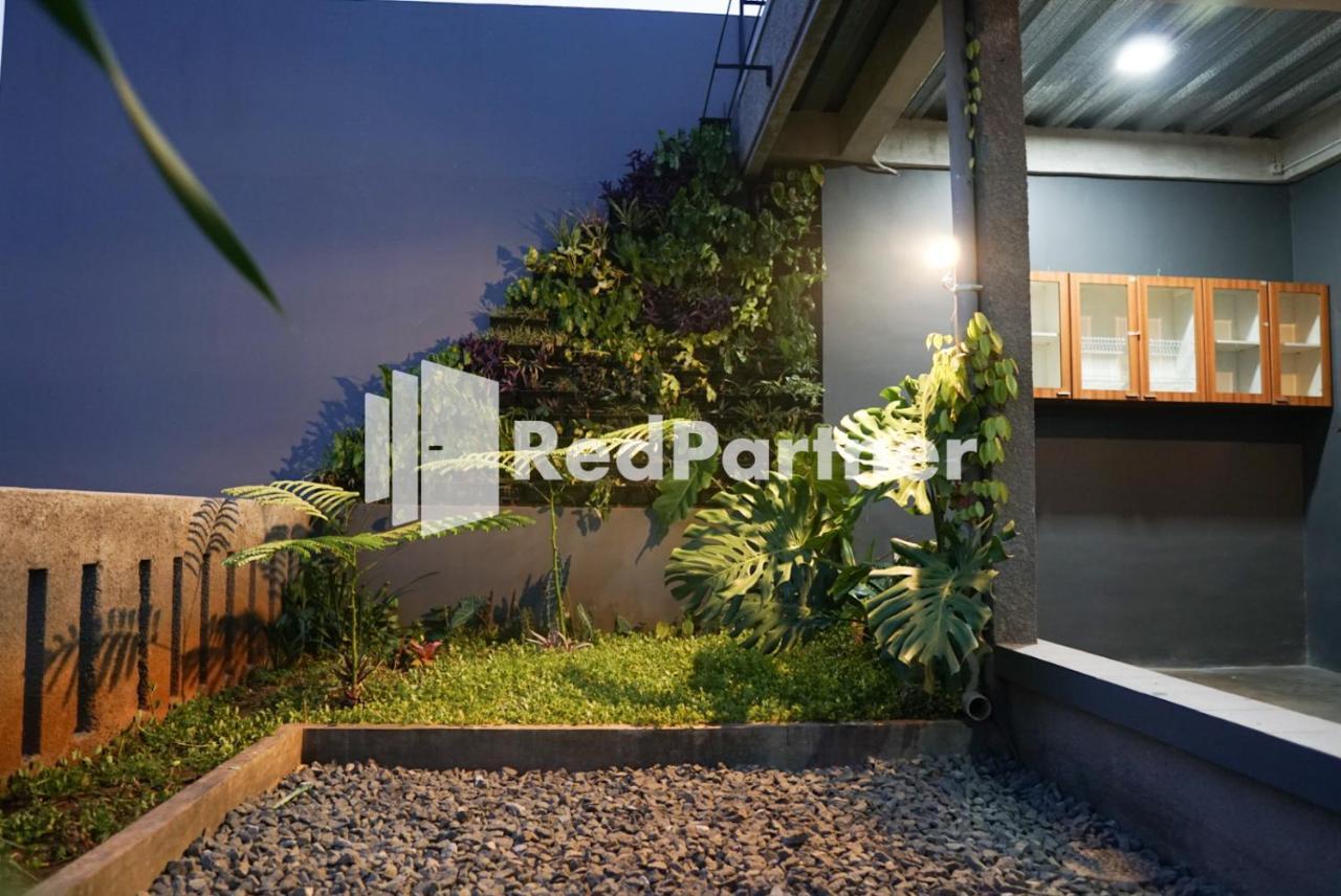 ג'קרטה Tomang Gelong Guest House Syariah Mitra Reddoorz מראה חיצוני תמונה